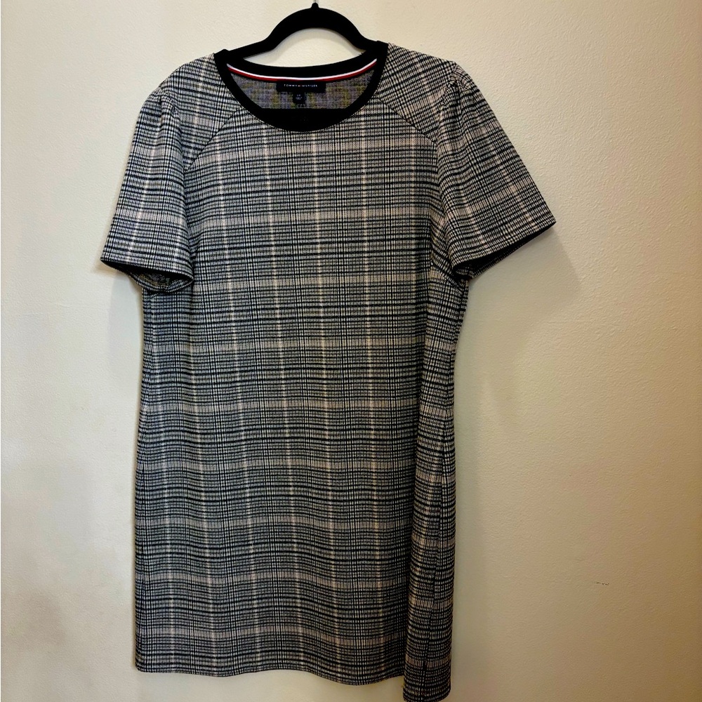 TOMMY HILFIGER - Picture 1 of 8
